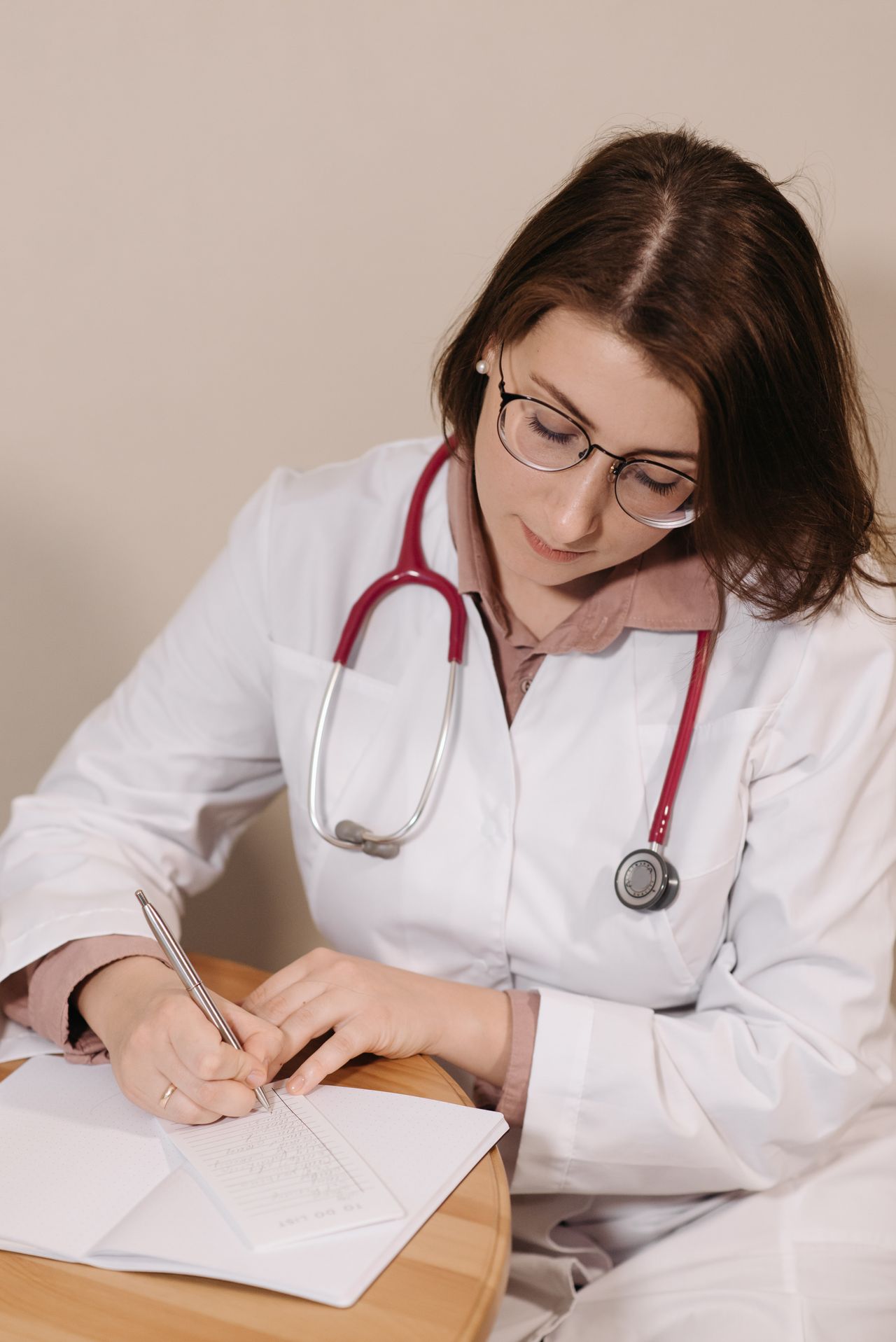 ¿Seguro médico o ahorro para emergencias?